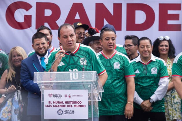 May 24, 2026, Mexico City, Mexico: The mural Futbol, recognized as the Guinness World Record largest hand painted brush football mural, was inaugurated in the Martin Carrera neighborhood of Mexico City. Created by Mexican artists, the artwork connects the Mesoamerican ballgame with contemporary football ahead of the 2026 FIFA World Cup. Former soccer players CUAUHTEMOC BLANCO, FRANCISCO KIKIN FONSECA, GERMAN VILLA and ANGEL REYNA attended the event, along with authorities from the Gustavo A. Madero borough and representatives of the Libertad Creativa Intercultural y Objetiva Foundation and the Elena Poniatowska Amor Foundation Mexico City Mexico - ZUMAl178 20260524_znp_l178_051 Copyright: xCristianxLeyvax