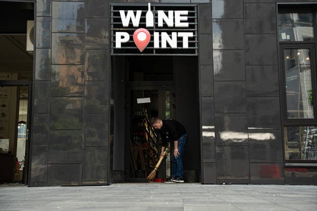 Ukraine Kyiv Shopping Centre Strike Aftermath A man sweeps glass from broken windows in a building near a heavily damaged shopping centre in Kyiv, Ukraine, on May 24, 2026, after Russian strikes. A large-scale Russian missile and drone attack hit Kyiv early on May 24 in what Moscow said was retaliation for strikes in Russian-occupied eastern Ukraine, with at least two people killed and more than 77 injured, including children. Kyiv Kyiv Ukraine Copyright: xOrixAviramx