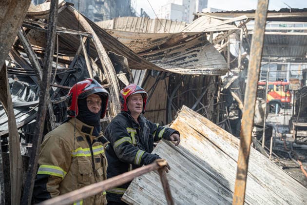 Ukraine Kyiv Shopping Centre Strike Aftermath Ukrainian firefighters work at the site of a heavily damaged shopping centre in Kyiv, Ukraine, on May 24, 2026, after Russian strikes. A large-scale Russian missile and drone attack hit Kyiv early on May 24 in what Moscow said was retaliation for strikes in Russian-occupied eastern Ukraine, with at least two people killed and more than 77 injured, including children. Kyiv Kyiv Ukraine Copyright: xOrixAviramx