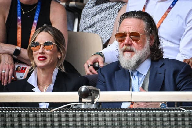 May 24, 2026, Paris, France: BRITNEY THERIOT and RUSSELL CROWE watch a match during the 2026 French Open Grand Slam tennis tournament at Roland-Garros Stadium. Paris France  - ZUMAm308 20260524_zsp_m308_040 Copyright: xMatthieuxMirvillex