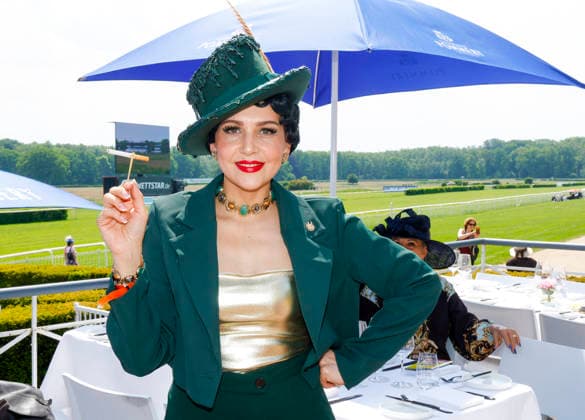 Paulina Stolze (Hutdesignerin) beim Fashion Raceday auf der Rennbahn Hoppegarten. *** Paulina Stolze hat designer at the Fashion Raceday at Hoppegarten racecourse