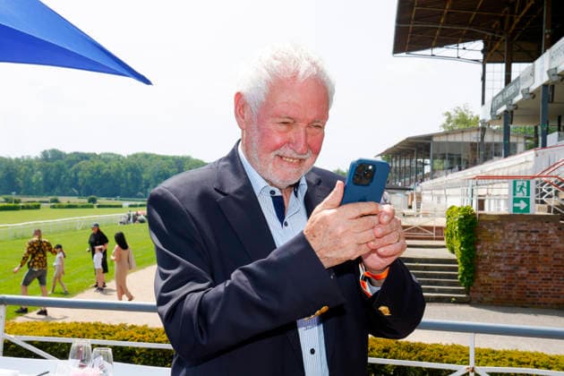 Dr. Klaus Lenk beim Fashion Raceday auf der Rennbahn Hoppegarten. *** Dr. Klaus Lenk at the Fashion Raceday at Hoppegarten racecourse