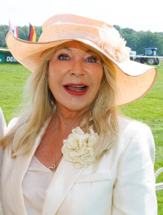 Christina Eichel beim Fashion Raceday auf der Rennbahn Hoppegarten. *** Christina Eichel at the Fashion Raceday at Hoppegarten racecourse