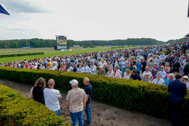 Impressionen des Fashion Raceday auf der Rennbahn Hoppegarten. *** Impressions of the Fashion Raceday at Hoppegarten racecourse