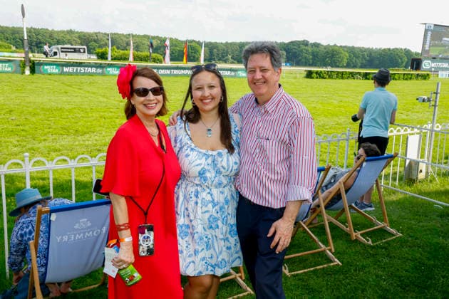 Martina Reckermann mit Familie beim Fashion Raceday auf der Rennbahn Hoppegarten. *** Martina Reckermann with her family at the Fashion Raceday at Hoppegarten racecourse