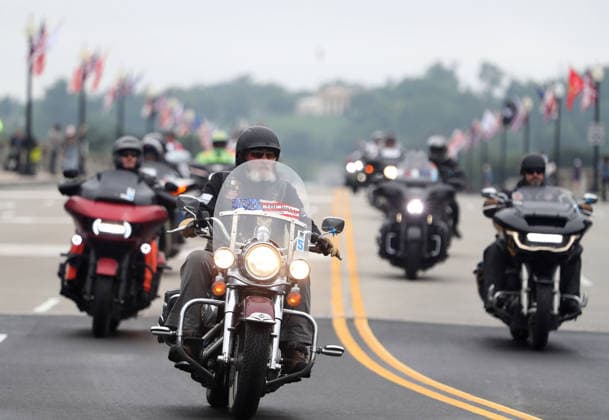 May 24, 2026, Washington, District Of Columbia, USA: Motorcyclists ride in formation over the Arlington Memorial Bridge during the Rolling to Remember ride on Memorial Day weekend in Washington, DC, USA, on May 24, 2026. The Rolling to Remember tradition has been active for 38 years, honouring fallen service members, prisoners of war, and those still missing in action during Memorial Day weekend. Washington USA  - ZUMAs337 20260524_znp_s337_007 Copyright: xGentxShkullakux