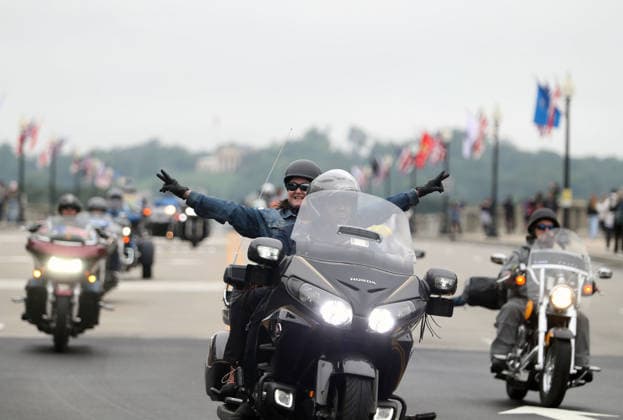 May 24, 2026, Washington, District Of Columbia, USA: Motorcyclists ride in formation over the Arlington Memorial Bridge during the Rolling to Remember ride on Memorial Day weekend in Washington, DC, USA, on May 24, 2026. The Rolling to Remember tradition has been active for 38 years, honouring fallen service members, prisoners of war, and those still missing in action during Memorial Day weekend. Washington USA - ZUMAs337 20260524_znp_s337_006 Copyright: xGentxShkullakux