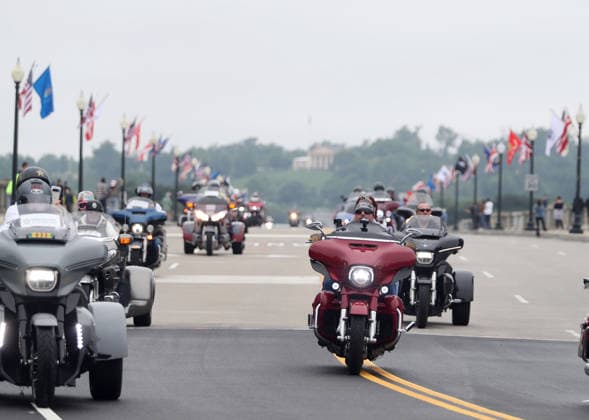 May 24, 2026, Washington, District Of Columbia, USA: Motorcyclists ride in formation over the Arlington Memorial Bridge during the Rolling to Remember ride on Memorial Day weekend in Washington, DC, USA, on May 24, 2026. The Rolling to Remember tradition has been active for 38 years, honouring fallen service members, prisoners of war, and those still missing in action during Memorial Day weekend. Washington USA  - ZUMAs337 20260524_znp_s337_009 Copyright: xGentxShkullakux