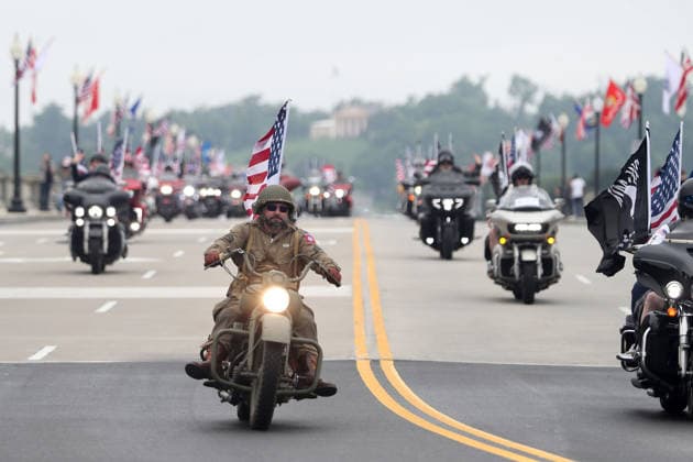 May 24, 2026, Washington, District Of Columbia, USA: Motorcyclists ride in formation over the Arlington Memorial Bridge during the Rolling to Remember ride on Memorial Day weekend in Washington, DC, USA, on May 24, 2026. The Rolling to Remember tradition has been active for 38 years, honouring fallen service members, prisoners of war, and those still missing in action during Memorial Day weekend. Washington USA - ZUMAs337 20260524_znp_s337_010 Copyright: xGentxShkullakux