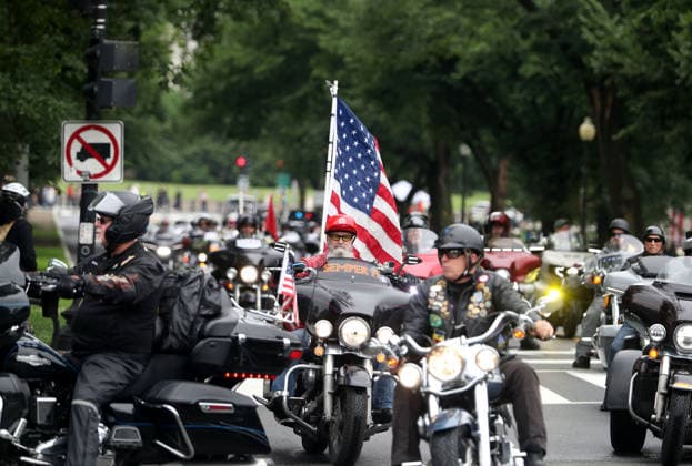 May 24, 2026, Washington, District Of Columbia, USA: Motorcyclists ride past the Lincoln Memorial during the Rolling to Remember ride on Memorial Day weekend in Washington, DC, USA, on May 24, 2026. The Rolling to Remember tradition has been active for 38 years, honouring fallen service members, prisoners of war, and those still missing in action during Memorial Day weekend. Washington USA - ZUMAs337 20260524_znp_s337_016 Copyright: xGentxShkullakux
