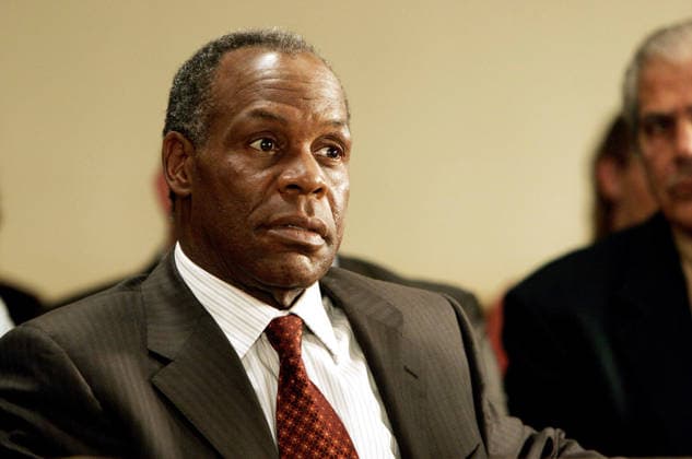 2006 - The Shaggy Dog - Movie Set RELEASE DATE: March 10, 2006. MOVIE TITLE: The Shaggy Dog. STUDIO: Walt Disney Pictures. PLOT: A man tries to live a normal life despite the fact that he sometimes turns into a sheepdog. PICTURED: DANNY GLOVER as Josh Douglas. Universal City California USA Copyright: xWaltxDisneyxPicturesx