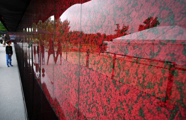 Poppy Wall honors service members with 600,000 poppies in Washington, DC A Memorial Day installation displays 600,000 poppies, each symbolizing a US service member killed in combat since World War One, on May 24, 206 in Washington, DC. Photo by Olivier Douliery ABACAPRESS.COM Washington DC United States  Copyright: xDoulieryxOlivier ABACAx