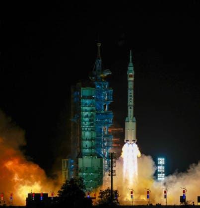 JIUQUAN, CHINA - MAY 24: A Long March-2F rocket carrying the Shenzhou-23 spacecraft with three Chinese astronauts on board blasts off from the Jiuquan Satellite Launch Center on May 24, 2026 in Jiuquan, Gansu Province of China. About 10 minutes later, the spacecraft successfully separated from the rocket and entered its designated orbit.  Copyright: xVCGx 111643930122