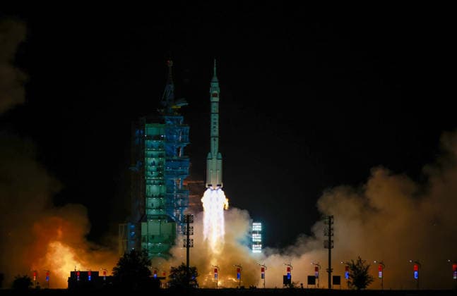 JIUQUAN, CHINA - MAY 24: A Long March-2F rocket carrying the Shenzhou-23 spacecraft with three Chinese astronauts on board blasts off from the Jiuquan Satellite Launch Center on May 24, 2026 in Jiuquan, Gansu Province of China. About 10 minutes later, the spacecraft successfully separated from the rocket and entered its designated orbit.  Copyright: xVCGx 111643930123