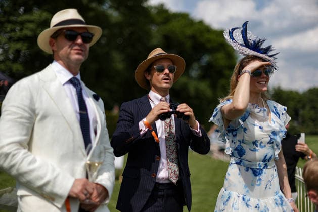 2026.05.25, Fashion-Renntag auf der Galopprennbahn Berlin Hoppegarten - Schauspieler Tom Schilling feuert die Pferde an Berlin Deutschland *** 2026 05 25, Fashion race day at the Berlin Hoppegarten racecourse Actor Tom Schilling cheers on the horses Berlin Germany