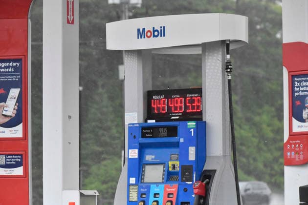 May 24, 2026, Lancaster, Clinton, Massachusetts And Connecticut, USA: News reports say regular gasoline prices could rise to $5.00 a gallon by the Fall if the Iran War and closure of the Straight of Hormuz persist. Lancaster, Clinton USA - ZUMAm159 20260524_aap_m159_012 Copyright: xKennethxMartinx