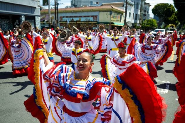 (260525) -- SAN FRANCISCO, May 25, 2026 -- Artists perform in a parade during the Carnaval San Francisco in San Francisco, the United States, May 24, 2026. (Photo by Xinhua) U.S.-SAN FRANCISCO-CARNAVAL ZiyuxJulianxZhu 