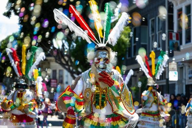 (260525) -- SAN FRANCISCO, May 25, 2026 -- Artists perform in a parade during the Carnaval San Francisco in San Francisco, the United States, May 24, 2026. (Photo by Xinhua) U.S.-SAN FRANCISCO-CARNAVAL ZiyuxJulianxZhu 