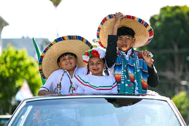 (260525) -- SAN FRANCISCO, May 25, 2026 -- People attend a parade during the Carnaval San Francisco in San Francisco, the United States, May 24, 2026. (Photo by Xinhua) U.S.-SAN FRANCISCO-CARNAVAL ZiyuxJulianxZhu 