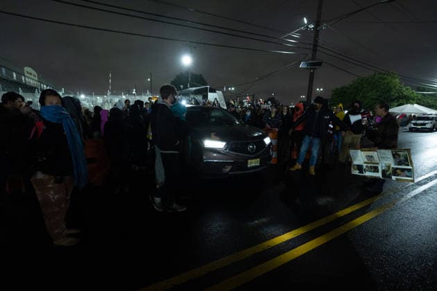 Protest at Delaney Hall Immigration Detention Center following reports of inhumane conditions NEWARK, NJ - MAY 24: Tensions escalated outside Delaney Hall Detention Center after the reported removal of a hunger strike organizer from the facility in Newark, New Jersey, United States on May 24, 2026. Demonstrators continued protests for a third consecutive day, with some protesters blocking vehicles attempting to leave the center. Lokman Vural Elibol Anadolu New Jersey United States. Editorial use only. Please get in touch for any other usage.  Copyright: x2026xAnadoluxLokmanxVuralxElibolx