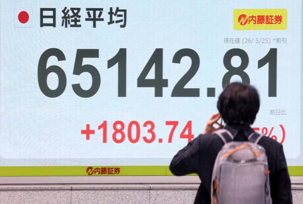 May 25, 2026, Tokyo, Japan - A pedestrian passes before a share prices board in Tokyo on Monday, May 25, 2026. Japan s share prices rose 1803.74 yen to close at 65,142.81 yen at the morning session of the Tokyo Stock Exchange. (photo by Yoshio Tsunoda AFLO)  aflo_331918492