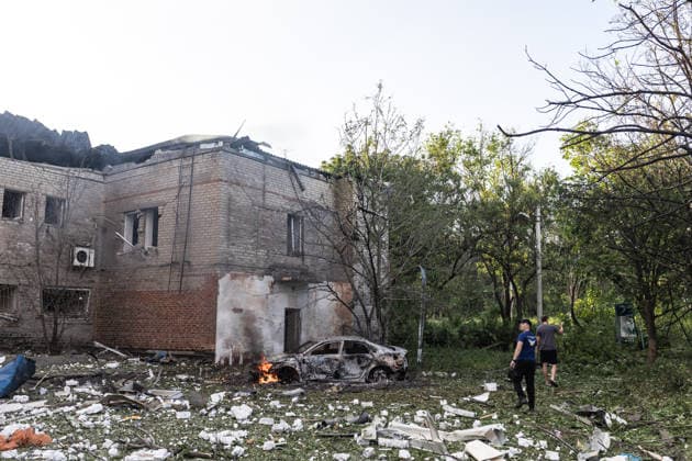 Aftermath of Russian strike in Kramatorsk KRAMATORSK, UKRAINE - MAY 25: A car on fire and a damaged residential building following a Russian air strike with KAB bombs in Kramatorsk, Ukraine, 25 May 2026 Diego Herrera Carcedo Anadolu Kramatorsk Ukraine. Editorial use only. Please get in touch for any other usage.  Copyright: x2026xAnadoluxDiegoxHerreraxCarcedox