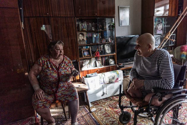 Aftermath of Russian strike in Kramatorsk KRAMATORSK, UKRAINE - MAY 25: Valentina, aged 79, injured at her home, and her husband Aleksei, aged 76, at their home, which was damaged following a Russian attack using KAB aerial bombs, in Kramatorsk, Ukraine, 25 May 2026 Diego Herrera Carcedo Anadolu Kramatorsk Ukraine. Editorial use only. Please get in touch for any other usage.  Copyright: x2026xAnadoluxDiegoxHerreraxCarcedox
