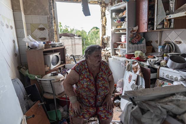News Bilder des Tages Aftermath of Russian strike in Kramatorsk KRAMATORSK, UKRAINE - MAY 25: Valentina, aged 79, injured at her home, which was damaged following a Russian attack using KAB aerial bombs, in Kramatorsk, Ukraine, 25 May 2026 Diego Herrera Carcedo Anadolu Kramatorsk Ukraine. Editorial use only. Please get in touch for any other usage.  Copyright: x2026xAnadoluxDiegoxHerreraxCarcedox
