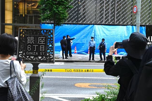 Police respond to suspected irritant spray incident in Tokyo TOKYO, JAPAN - MAY 25: Police officers and emergency responders gather outside the GINZA SIX commercial complex in Tokyo’s Ginza district on May 25, 2026, Tokyo, Japan, after multiple people reported feeling unwell during an incident involving a suspected irritant substance. Authorities are investigating the circumstances of the case. David Mareuil Anadolu Tokyo Japan. Editorial use only. Please get in touch for any other usage.  Copyright: x2026xAnadoluxDavidxMareuilx