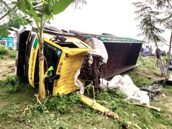 (260525) -- TANGAIL, May 25, 2026 () -- This photo taken on May 25, 2026 shows a scene at the site of a truck accident in Tangail district, Bangladesh. At least 15 people were killed, and six others injured early on Monday when a rod-laden truck overturned into a bridge-side ditch in Bangladesh s Tangail district, some 97 km away from the capital Dhaka. () (SpotNews) BANGLADESH-TANGAIL-TRUCK-ACCIDENT Xinhua 
