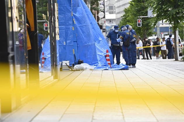 Police respond to suspected irritant spray incident in Tokyo TOKYO, JAPAN - MAY 25: Police officers and emergency responders gather outside the GINZA SIX commercial complex in Tokyo’s Ginza district on May 25, 2026, Tokyo, Japan, after multiple people reported feeling unwell during an incident involving a suspected irritant substance. Authorities are investigating the circumstances of the case. David Mareuil Anadolu Tokyo Japan. Editorial use only. Please get in touch for any other usage.  Copyright: x2026xAnadoluxDavidxMareuilx