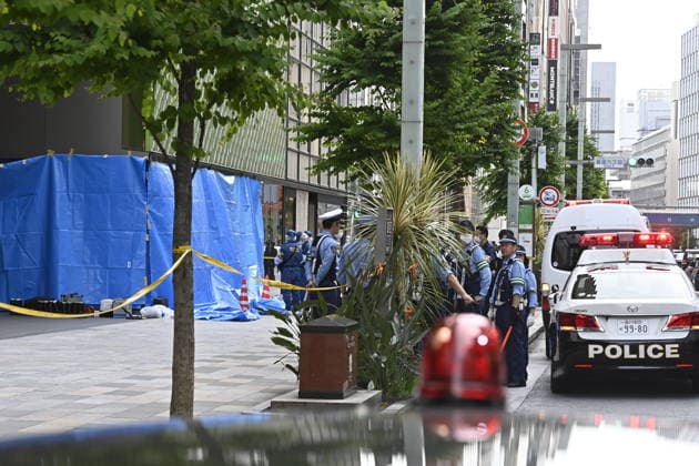 Police respond to suspected irritant spray incident in Tokyo TOKYO, JAPAN - MAY 25: Police officers and emergency responders gather outside the GINZA SIX commercial complex in Tokyo’s Ginza district on May 25, 2026, Tokyo, Japan, after multiple people reported feeling unwell during an incident involving a suspected irritant substance. Authorities are investigating the circumstances of the case. David Mareuil Anadolu Tokyo Japan. Editorial use only. Please get in touch for any other usage.  Copyright: x2026xAnadoluxDavidxMareuilx