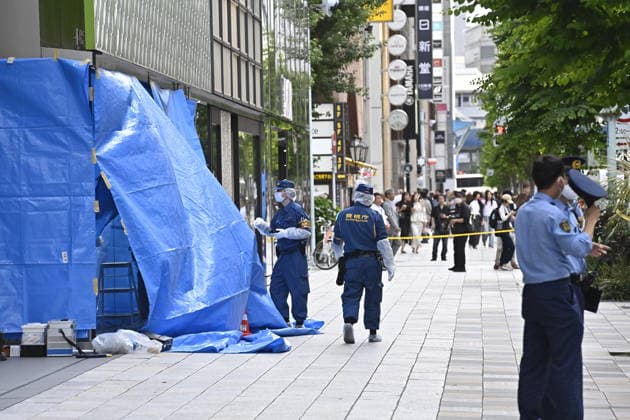 Police respond to suspected irritant spray incident in Tokyo TOKYO, JAPAN - MAY 25: Police officers and emergency responders gather outside the GINZA SIX commercial complex in Tokyo’s Ginza district on May 25, 2026, Tokyo, Japan, after multiple people reported feeling unwell during an incident involving a suspected irritant substance. Authorities are investigating the circumstances of the case. David Mareuil Anadolu Tokyo Japan. Editorial use only. Please get in touch for any other usage.  Copyright: x2026xAnadoluxDavidxMareuilx