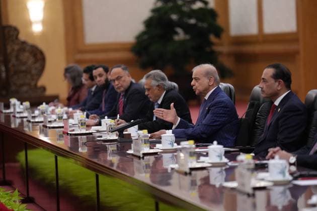News Bilder des Tages BEIJING, CHINA - MAY 25: Chinese President Xi Jinping (not in the picture) holds talks with Pakistani Prime Minister Shehbaz Sharif, who is on an official visit to China, at the Great Hall of the People on May 25, 2026 in Beijing, China. Chinese President Xi Jinping met with Pakistani Prime Minister Shehbaz Sharif in Beijing on May 25.  Copyright: xVCGx 111643993062