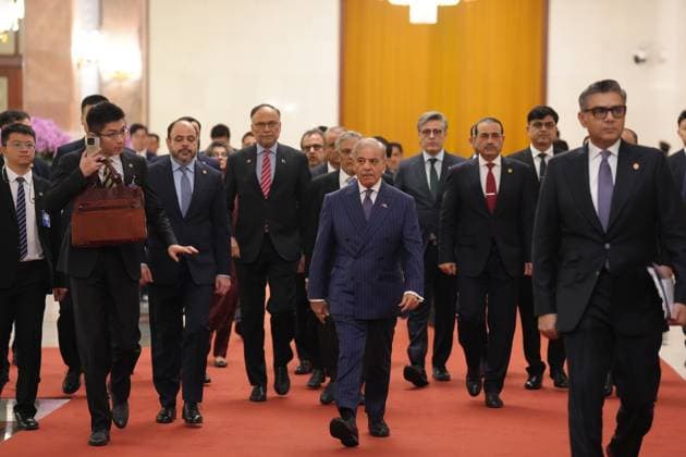 BEIJING, CHINA - MAY 25: Pakistani Prime Minister Shehbaz Sharif arrives at the Great Hall of the People on May 25, 2026 in Beijing, China. Chinese President Xi Jinping met with Pakistani Prime Minister Shehbaz Sharif in Beijing on May 25.  Copyright: xVCGx 111643993177