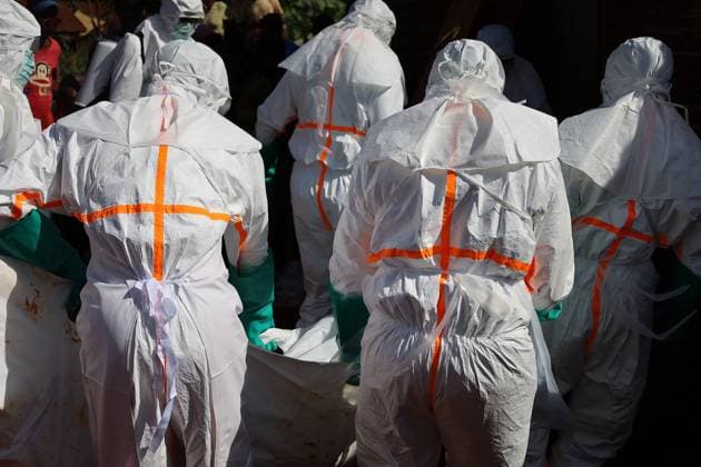 (260525) -- MONGBWALU, May 25, 2026 -- Medical workers in protective suits transfer the body of an Ebola victim in Mongbwalu, Ituri province, eastern Democratic Republic of the Congo (DRC), May 24, 2026. World Health Organization (WHO) Director-General Tedros Adhanom Ghebreyesus said on Sunday that as the Democratic Republic of the Congo (DRC) scales up surveillance in its Ebola response, more than 900 suspected cases have been identified so far, including 101 confirmed cases. (Str Xinhua) DR CONGO-MONGBWALU-EBOLA OUTBREAK-BURIAL XXXX 