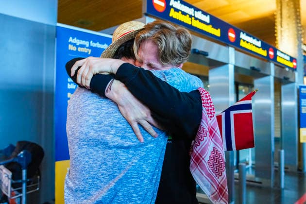 Gaza-aktivister fra Global Sumud Flotilla ankommer Norge Gardermoen 20260525. Tre norske aktivister som var med i flaten Global Sumud Flotilla landet pa norsk jord mandag, etter a ha blitt tatt til fange av det israelske forsvaret pa vei til Gaza. Foto: Amanda Pedersen Giske NTB Gardermoen Norge 2WbaVHBUB64 EDITORIAL USE ONLY Ref:_BNC2WbaVHBUB64.jpg *** Gaza activists from the Global Sumud Flotilla arrive in Norway Gardermoen 20260525 Three Norwegian activists who were part of the Global Sumud Flotilla landed on Norwegian soil on Monday, after being captured by the Israeli Defense Forces on their way to Gaza Photo Amanda Pedersen Giske NTB Gardermoen Norway 2WbaVHBUB64 EDITORIAL USE ONLY Ref BNC2WbaVHBUB64 jpg  Copyright: xAmandaxPedersenxGiskexx xNTBx