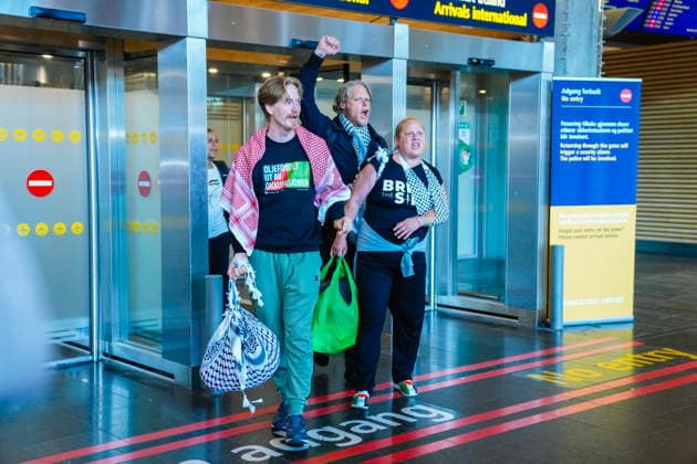 Gaza-aktivister fra Global Sumud Flotilla ankommer Norge Gardermoen 20260525. Tre norske aktivister som var med i flaten Global Sumud Flotilla landet pa norsk jord mandag, etter a ha blitt tatt til fange av det israelske forsvaret pa vei til Gaza. Foto: Amanda Pedersen Giske NTB Gardermoen Norge bHf3Z0hYcS4 EDITORIAL USE ONLY Ref:_BNCbHf3Z0hYcS4.jpg *** Gaza activists from the Global Sumud Flotilla arrive in Norway Gardermoen 20260525 Three Norwegian activists who were part of the Global Sumud Flotilla landed on Norwegian soil on Monday, after being captured by the Israeli Defense Forces on their way to Gaza Photo Amanda Pedersen Giske NTB Gardermoen Norway bHf3Z0hYcS4 EDITORIAL USE ONLY Ref BNCbHf3Z0hYcS4 jpg  Copyright: xAmandaxPedersenxGiskexx xNTBx