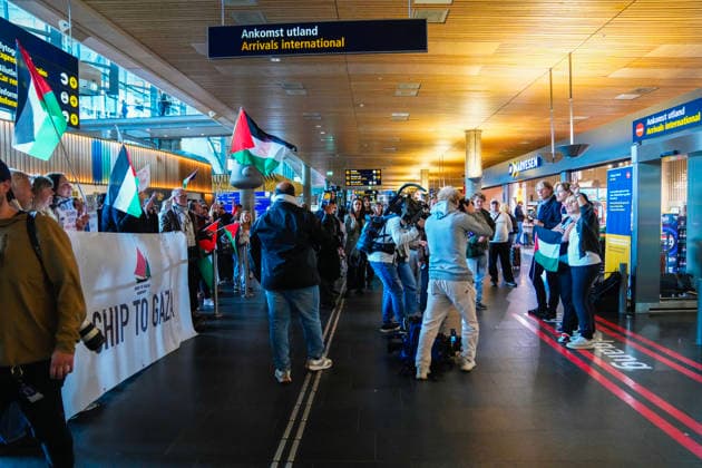 Gaza-aktivister fra Global Sumud Flotilla ankommer Norge Gardermoen 20260525. Tre norske aktivister som var med i flaten Global Sumud Flotilla landet pa norsk jord mandag, etter a ha blitt tatt til fange av det israelske forsvaret pa vei til Gaza. Foto: Amanda Pedersen Giske NTB Gardermoen Norge jJSnNfS8Hss EDITORIAL USE ONLY Ref:_BNCjJSnNfS8Hss.jpg *** Gaza activists from Global Sumud Flotilla arrive in Norway Gardermoen 20260525 Three Norwegian activists who were part of the Global Sumud Flotilla landed on Norwegian soil on Monday, after being captured by the Israeli Defense Forces on their way to Gaza Photo Amanda Pedersen Giske NTB Gardermoen Norway jJSnNfS8Hss EDITORIAL USE ONLY Ref BNCjJSnNfS8Hss jpg  Copyright: xAmandaxPedersenxGiskexx xNTBx