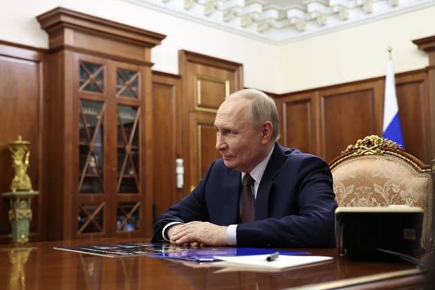 Russia Putin 9173104 25.05.2026 Russian President Vladimir Putin meets with Omsk Region Governor Vitaly Khotsenko at the Kremlin, in Moscow, Russia. Vyacheslav Prokofyev Sputnik Moscow Russia  Copyright: xVyacheslavxProkofyevx