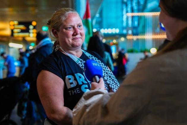Gaza-aktivister fra Global Sumud Flotilla ankommer Norge Gardermoen 20260525. Aktivisten Camilla Naess var med i flaten Global Sumud Flotilla og landet pa norsk jord mandag, etter a ha blitt tatt til fange av det israelske forsvaret pa vei til Gaza. Foto: Amanda Pedersen Giske NTB Gardermoen Norge VJLIyO4x7i0 EDITORIAL USE ONLY Ref:_BNCVJLIyO4x7i0.jpg *** Gaza activists from the Global Sumud Flotilla arrive in Norway Gardermoen 20260525 Activist Camilla Naess was part of the Global Sumud Flotilla and landed on Norwegian soil on Monday, after being captured by the Israeli Defense Forces on her way to Gaza Photo Amanda Pedersen Giske NTB Gardermoen Norway VJLIyO4x7i0 EDITORIAL USE ONLY Ref BNCVJLIyO4x7i0 jpg  Copyright: xAmandaxPedersenxGiskexx xNTBx