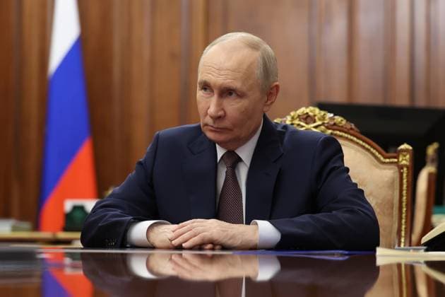 News Bilder des Tages Russia Putin 9173126 25.05.2026 Russian President Vladimir Putin meets with Omsk Region Governor Vitaly Khotsenko at the Kremlin, in Moscow, Russia. Vyacheslav Prokofyev Sputnik Moscow Russia  Copyright: xVyacheslavxProkofyevx