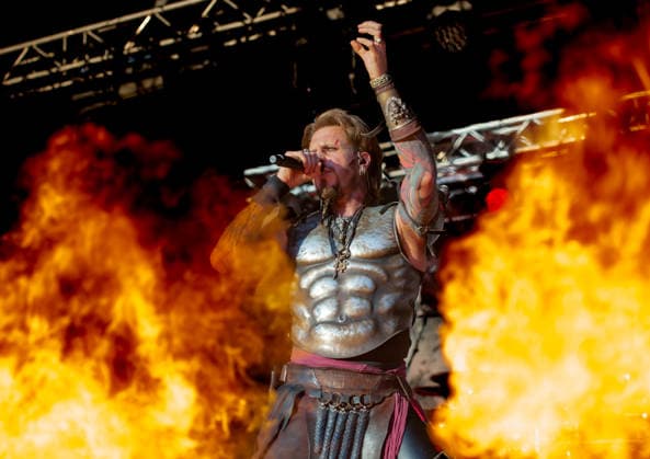 24.05.2026, xlakx, Entertainment, Pfingst-Spectaculum v.l. Die Band Feuerschwanz (Ben Metzner) live beim Pfingst-Spectaculum 2026 im Schlosspark Oranienburg. Oranienburg *** 24 05 2026, xlakx, Entertainment, Pfingst Spectaculum v l The band Feuerschwanz Ben Metzner live at Pfingst Spectaculum 2026 in Oranienburg Palace Park Oranienburg Daniel Lakomski