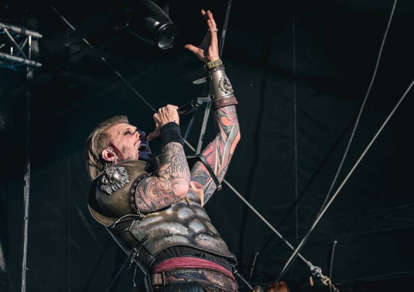 24.05.2026, xlakx, Entertainment, Pfingst-Spectaculum v.l. Die Band Feuerschwanz (Ben Metzner) live beim Pfingst-Spectaculum 2026 im Schlosspark Oranienburg. Oranienburg *** 24 05 2026, xlakx, Entertainment, Pfingst Spectaculum v l The band Feuerschwanz Ben Metzner live at Pfingst Spectaculum 2026 in Oranienburg Palace Park Oranienburg Daniel Lakomski
