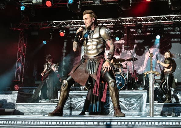 24.05.2026, xlakx, Entertainment, Pfingst-Spectaculum v.l. Die Band Feuerschwanz (Ben Metzner) live beim Pfingst-Spectaculum 2026 im Schlosspark Oranienburg. Oranienburg *** 24 05 2026, xlakx, Entertainment, Pfingst Spectaculum v l The band Feuerschwanz Ben Metzner live at Pfingst Spectaculum 2026 in Oranienburg Palace Park Oranienburg Daniel Lakomski