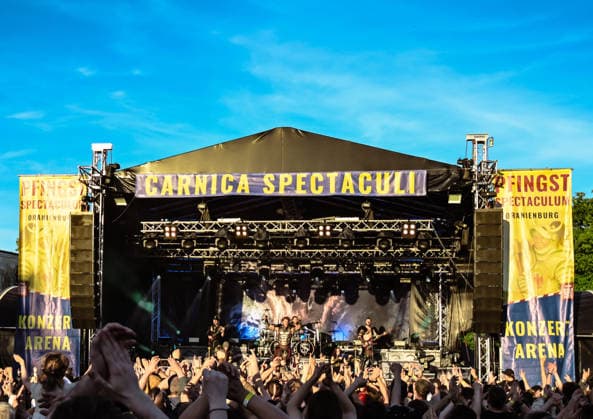 24.05.2026, xlakx, Entertainment, Pfingst-Spectaculum v.l. Die Band Feuerschwanz (Ben Metzner) live beim Pfingst-Spectaculum 2026 im Schlosspark Oranienburg. Oranienburg *** 24 05 2026, xlakx, Entertainment, Pfingst Spectaculum v l The band Feuerschwanz Ben Metzner live at Pfingst Spectaculum 2026 in Oranienburg Palace Park Oranienburg Daniel Lakomski