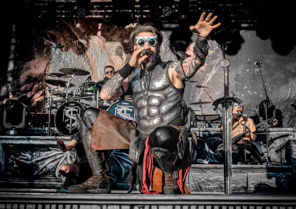 24.05.2026, xlakx, Entertainment, Pfingst-Spectaculum v.l. Die Band Feuerschwanz (Ben Metzner) live beim Pfingst-Spectaculum 2026 im Schlosspark Oranienburg. Oranienburg *** 24 05 2026, xlakx, Entertainment, Pfingst Spectaculum v l The band Feuerschwanz Ben Metzner live at Pfingst Spectaculum 2026 in Oranienburg Palace Park Oranienburg Daniel Lakomski