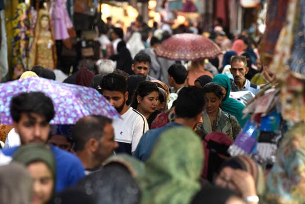 May 25, 2026, Srinagar, Jammu And Kashmir, India: Kashmiri Muslims shop ahead of the Muslim festival Eid-al-Adha at a local market in Srinagar. Markets across the Muslim world witness a surge in shopping as preparations begin for Eid al-Adha, or the Festival of Sacrifice, the second-biggest Muslim festival which marks the end of the Hajj pilgrimage to Mecca and commemorates Prophet Ibrahim s willingness to sacrifice his son in obedience to God. Srinagar India - ZUMAz120 20260525_zip_z120_006 Copyright: xBasitxZargarx