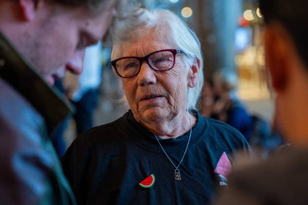 Gaza-aktivister fra Global Sumud Flotilla ankommer Norge Gardermoen 20260525. Aktivist Vigdis Bjorvand tok imot de norske i flaten Global Sumud Flotilla som landet pa norsk jord mandag, etter a ha blitt tatt til fange av det israelske forsvaret pa vei til Gaza. Foto: Amanda Pedersen Giske NTB Gardermoen Norge 6mOvNjP9pX8 EDITORIAL USE ONLY Ref:_BNC6mOvNjP9pX8.jpg *** Gaza activists from the Global Sumud Flotilla arrive in Norway Gardermoen 20260525 Activist Vigdis Bjorvand welcomed the Norwegian members of the Global Sumud Flotilla who landed on Norwegian soil on Monday, after being captured by the Israeli Defense Forces on their way to Gaza Photo Amanda Pedersen Giske NTB Gardermoen Norway 6mOvNjP9pX8 EDITORIAL USE ONLY Ref BNC6m  Copyright: xAmandaxPedersenxGiskex xNTBx