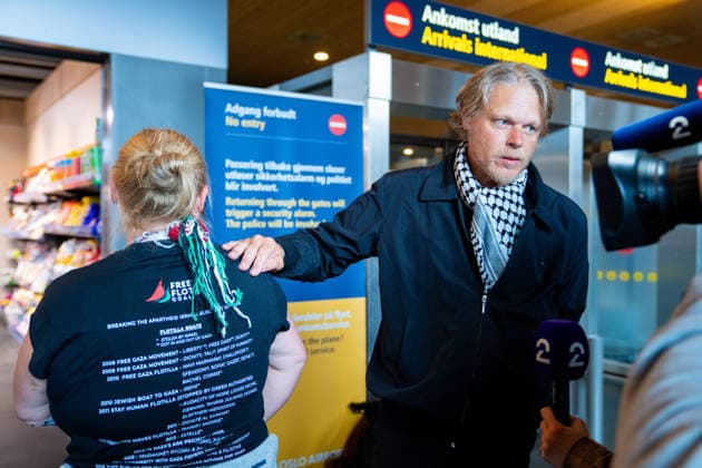 Gaza-aktivister fra Global Sumud Flotilla ankommer Norge Gardermoen 20260525. Aktivistene Camilla Naess og Christoforos O™Moore var med i flaten Global Sumud Flotilla og landet pa norsk jord mandag, etter a ha blitt tatt til fange av det israelske forsvaret pa vei til Gaza. Foto: Amanda Pedersen Giske NTB Gardermoen Norge LOeJP329Kwc EDITORIAL USE ONLY Ref:_BNCLOeJP329Kwc.jpg *** Gaza activists from Global Sumud Flotilla arrive in Norway Gardermoen 20260525 Activists Camilla Naess and Christoforos O™Moore were part of the Global Sumud Flotilla and landed on Norwegian soil on Monday, after being captured by the Israeli Defense Forces on their way to Gaza Photo Amanda Pedersen Giske NTB Gardermoen Norway LOeJP329Kwc EDITORIAL USE O  Copyright: xAmandaxPedersenxGiskex xNTBx